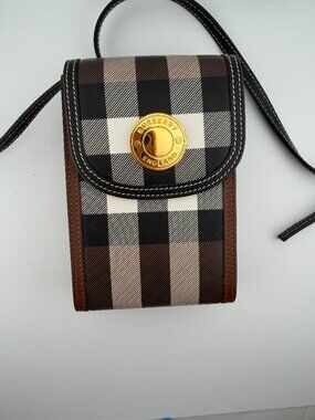 BRAND NEW BURBERRY ELIZABETH PHONE POUCH!